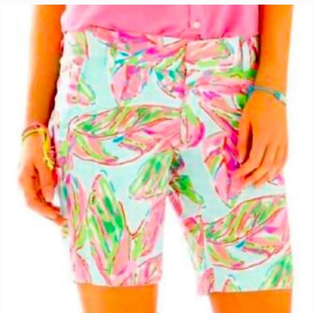 Lilly Pulitzer The Chipper Bermuda short in a multi-color print 9” Inseam Size 0